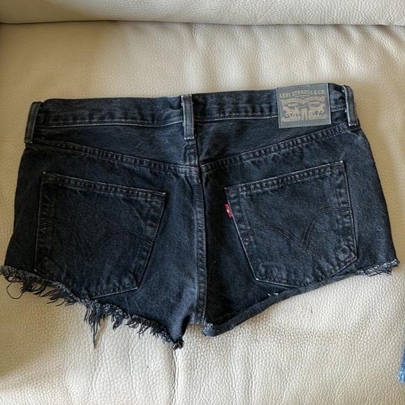 2 pairs of Levi’s denim shorts size 28 - Picture 3 of 7